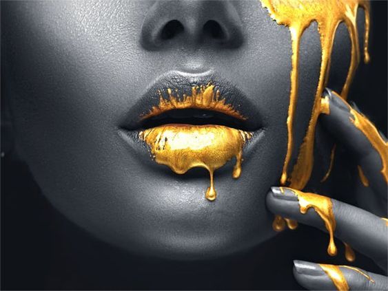 Women in golden makeup - Lips golden