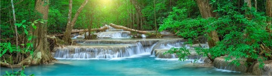 Cascada panoramica frumoasa de padure adanca din Thailanda 1