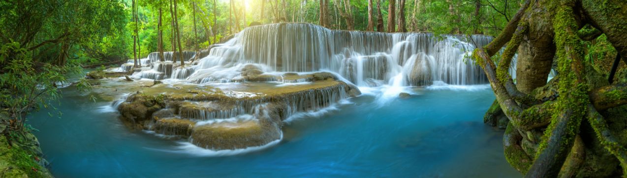 Cascada panoramica frumoasa de padure adanca din Thailanda 2