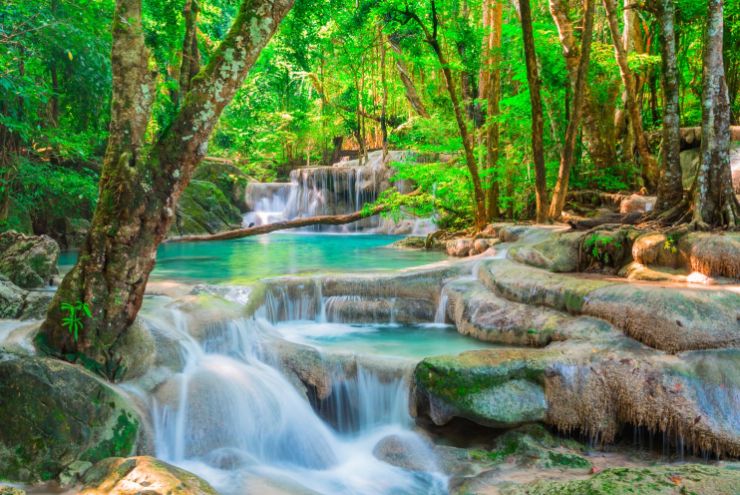 Cascada frumoasa din padurea tropicala - Thailanda